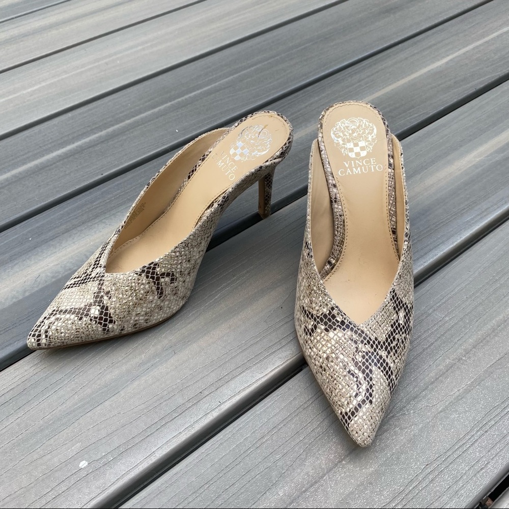 Vince Camuto snakeskin mule 7.5